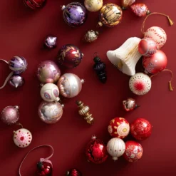 Bungalow Denmark Pappmaché-Weihnachtskugeln Gaya Berry 4-teilig