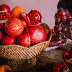 Bungalow Denmark Pappmaché-Weihnachtskugeln Gaya Berry 4-teilig