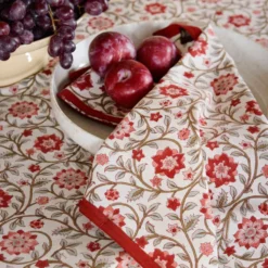 Bungalow Denmark Tischdecke 150x250cm Roja Scarlet