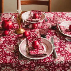 Bungalow Denmark Tischdecke 150x250cm Yamini Raspberry