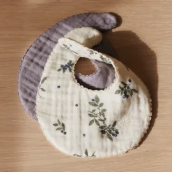 Dear April Koa Lätzchen Blueberries/Lavender 2er-Set