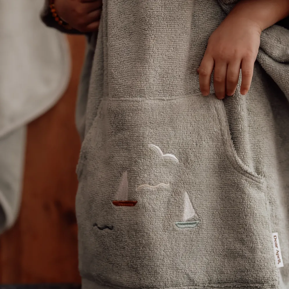 Dear April Puk Badeponcho Sailboats