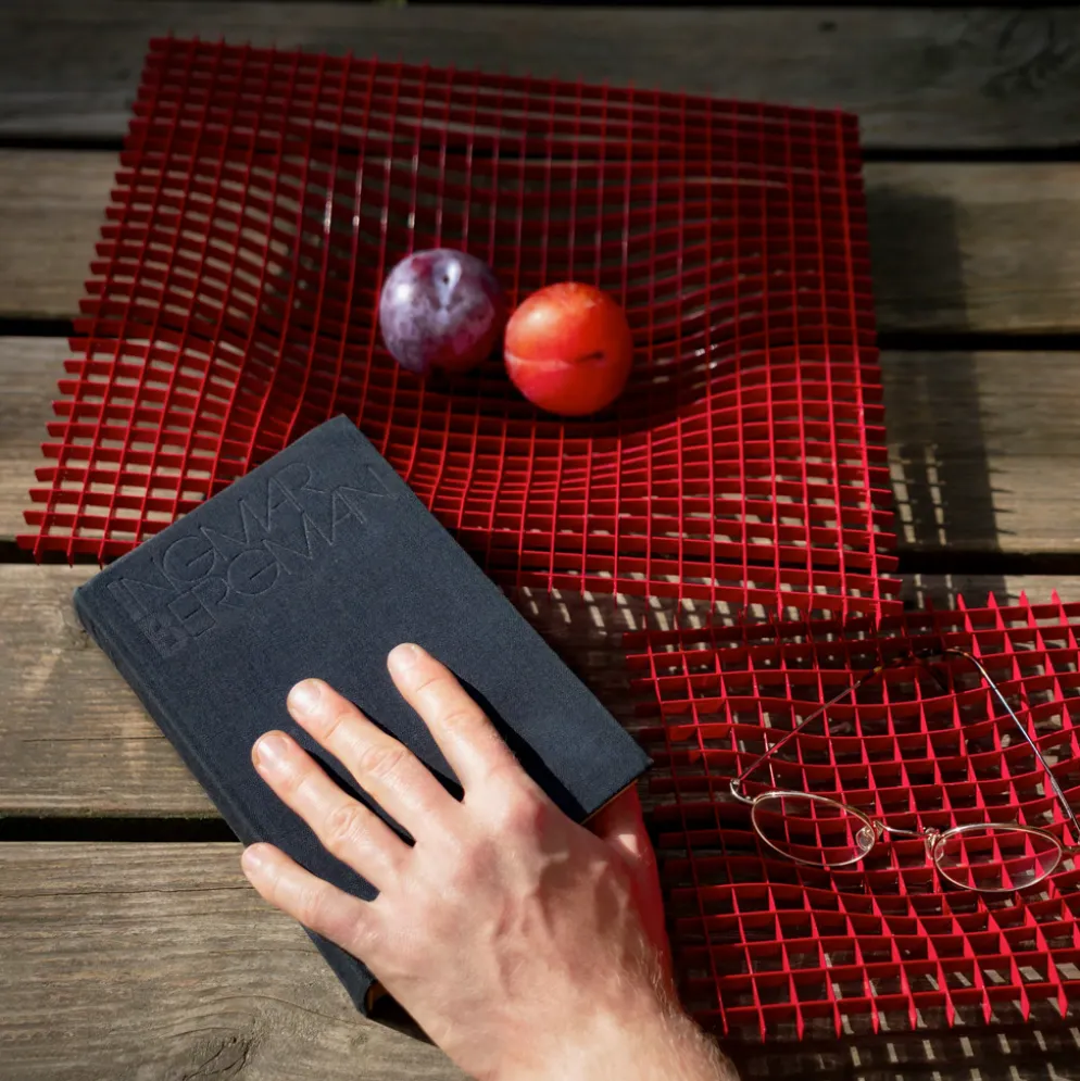 FUNDAMENTAL.BERLIN Centrepiece Gravity Red