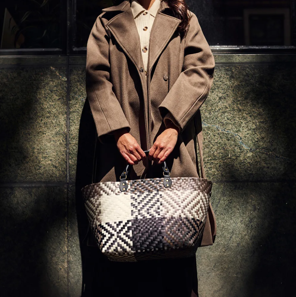 Handed By Tasche Quinn black-taupe/champagne
