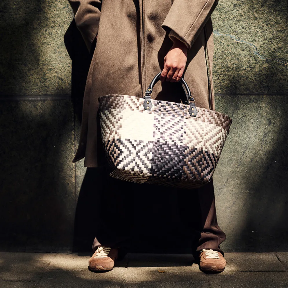Handed By Tasche Quinn black-taupe/champagne