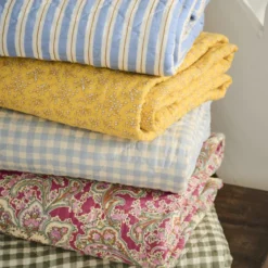 IB LAURSEN Tagesdecke Quilt mit weißen und braunen Streifen