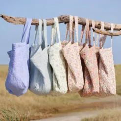 IB LAURSEN Tasche wattiert mit orangen und blauen Blumen