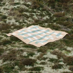 Matias Moellenbach Teppich Jute green and blue stripes
