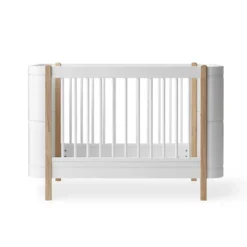 Oliver Furniture Baby- und Kinderbett Wood Mini+ Weiß/Eiche inkl. Umbauset Juniorbett