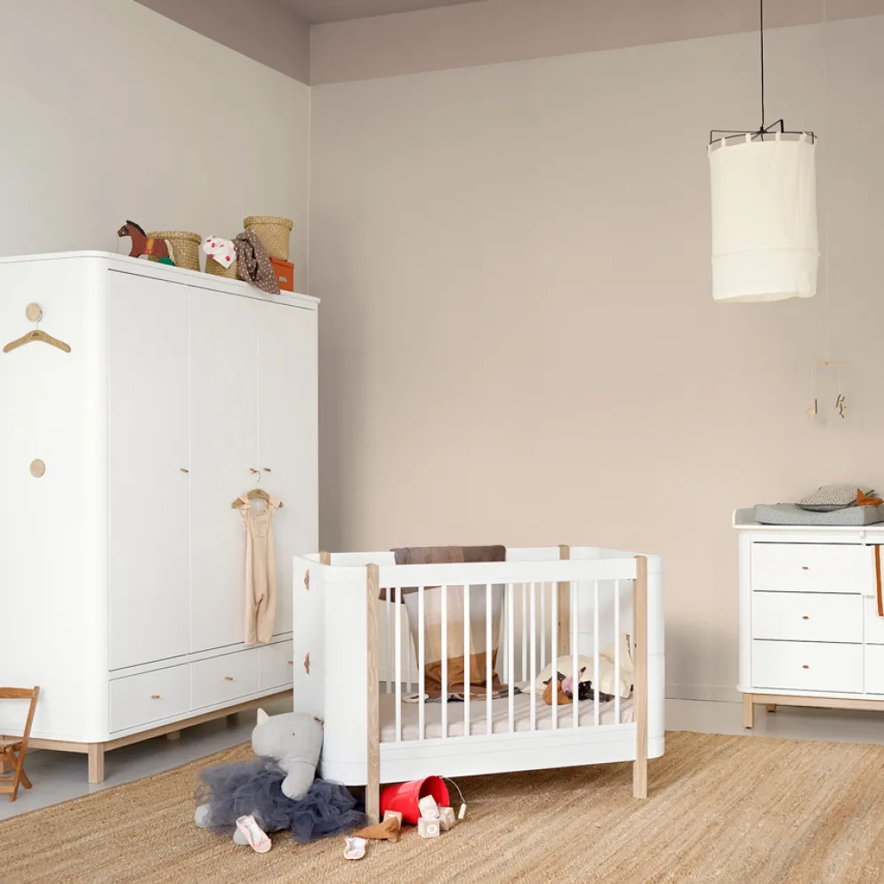 Oliver Furniture Baby- und Kinderbett Wood Mini+ Weiß/Eiche inkl. Umbauset Juniorbett