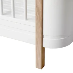 Oliver Furniture Baby- und Kinderbett Wood Mini+ Weiß/Eiche inkl. Umbauset Juniorbett