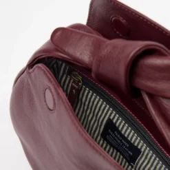 O My Bag Ledertasche COCO CROISSANT Dark Cherry weiches Leder