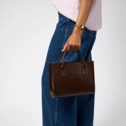 O My Bag Ledertasche JACKIE MIDI inkl. Webgurt Chocolate klassisches Leder