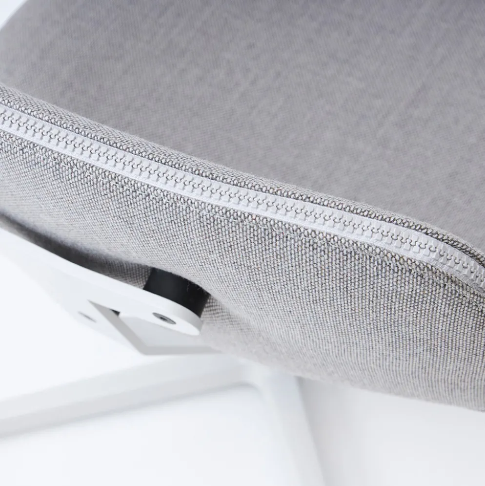 raawii Lounge chair Light grey / Stoffbezug re-wool grey