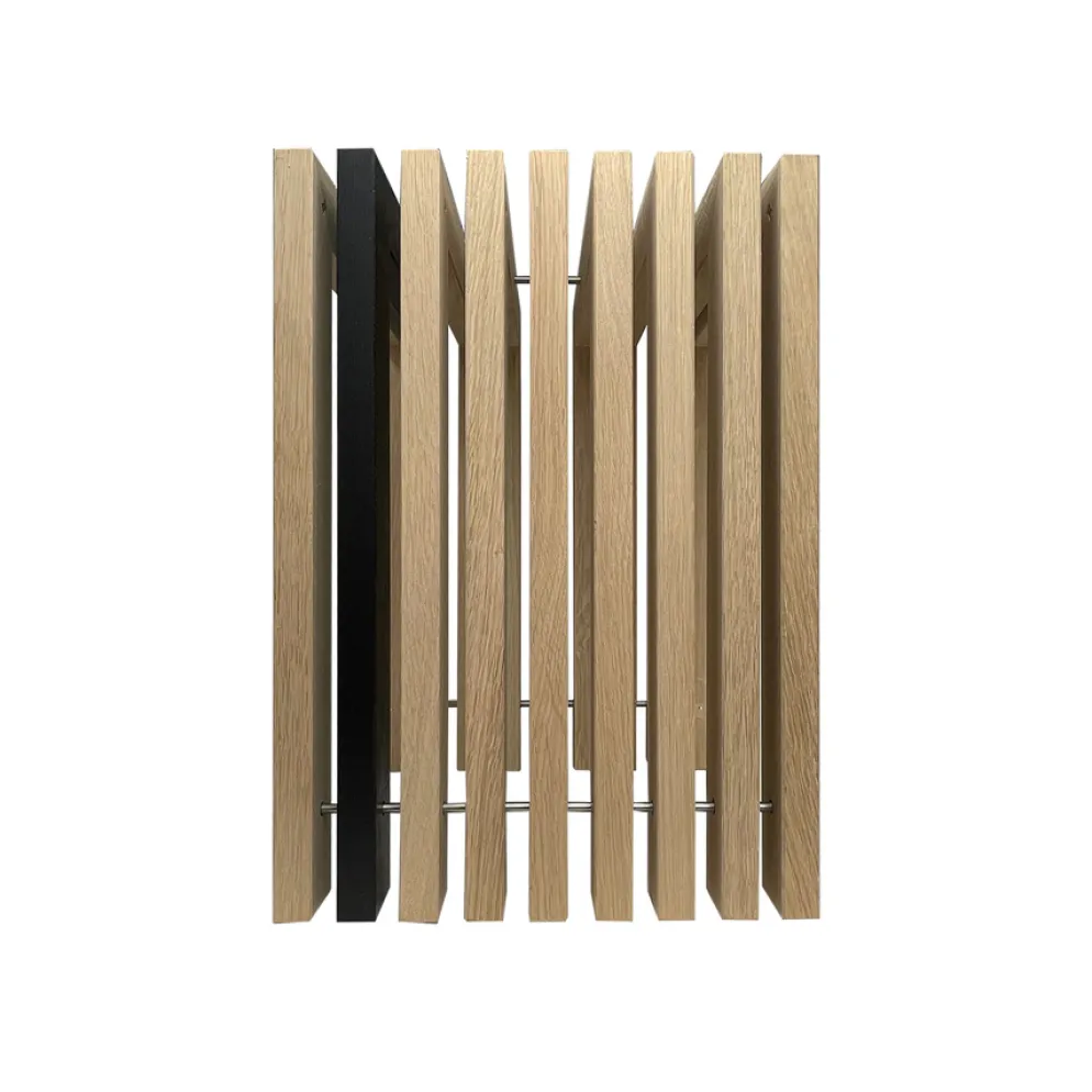 Raumgestalt Hocker Eichenlamellen Natur + 1 Lamelle schwarz