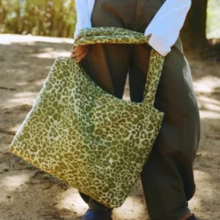 Studio Noos Tasche mom-bag Cotton Green Leopard